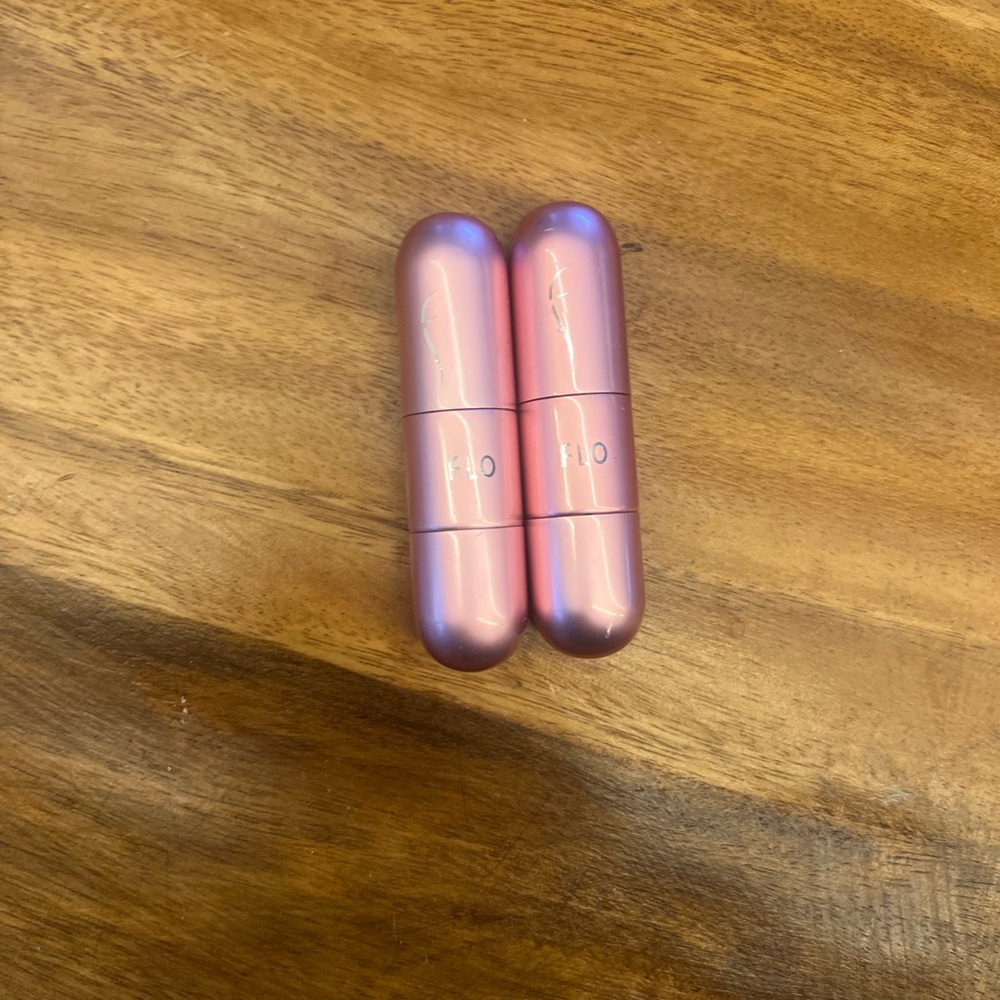 Pink flo travel perfume atomizers... Washed out with rubbing alcohol to clean - Picture 4 of 7